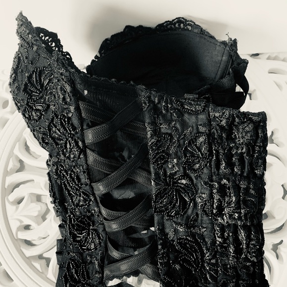 Other - Stunning💋 beeded French Bustier🌹❤️